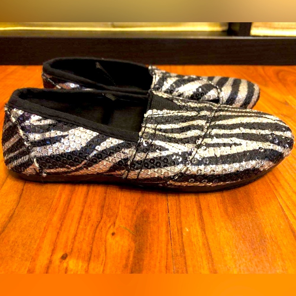 Sparkly Zebra-print Sequins Slip-on Shoes